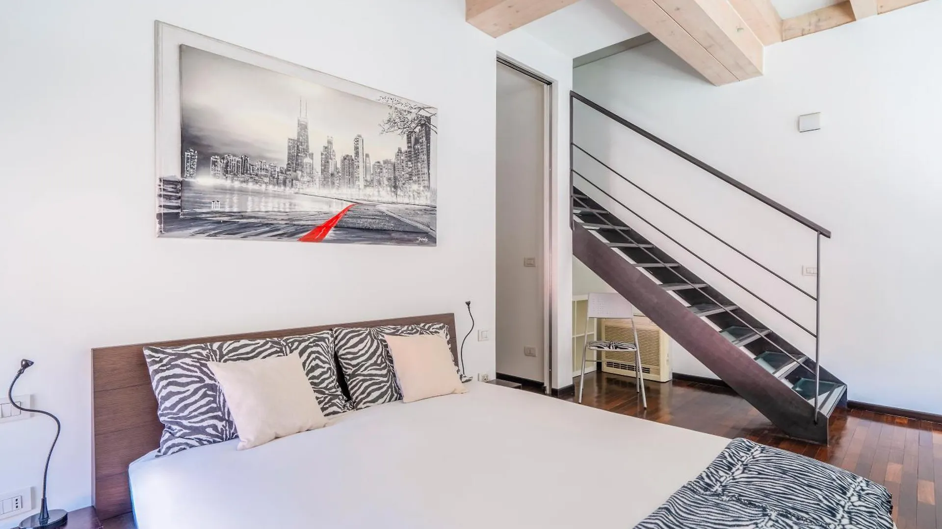 Red Lofty Milano- Loft Moderno Comodo Per Ippodromo, San Siro, Fiere E Politecnico, Parking 아파트